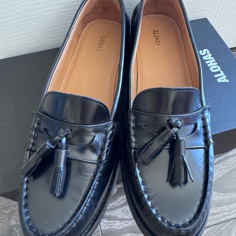 ALOHAS women’s Classic Black Tassel Loafers NEW
